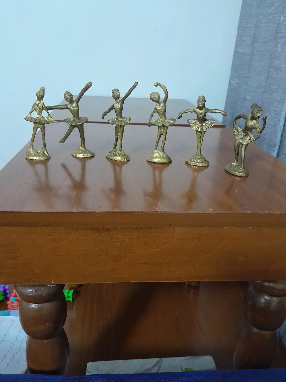 برنزبالرین|مجسمه، تندیس، ماکت|میانه, |دیوار