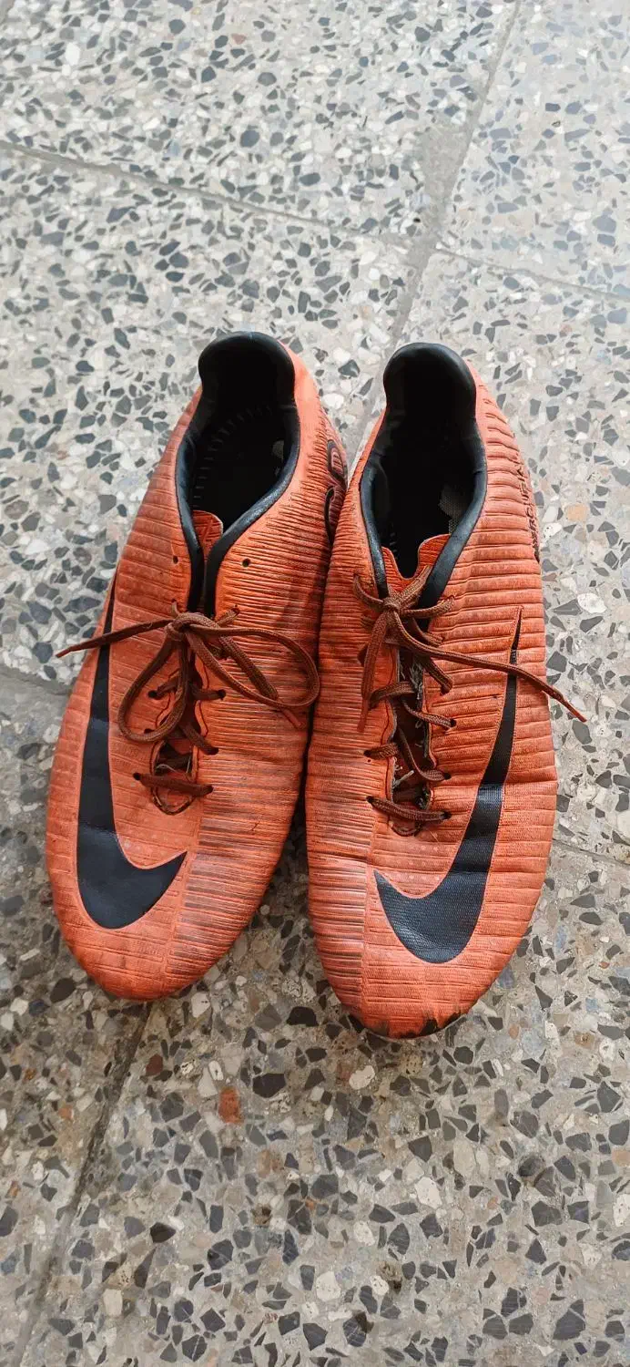 کفش ورزشی میخی|کیف، کفش، کمربند|شاهین‌شهر, فردوسی|دیوار