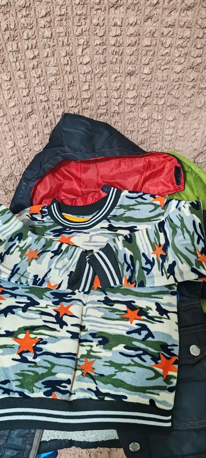 لباس بچگانه|کفش و لباس بچه|مسجد سلیمان, |دیوار