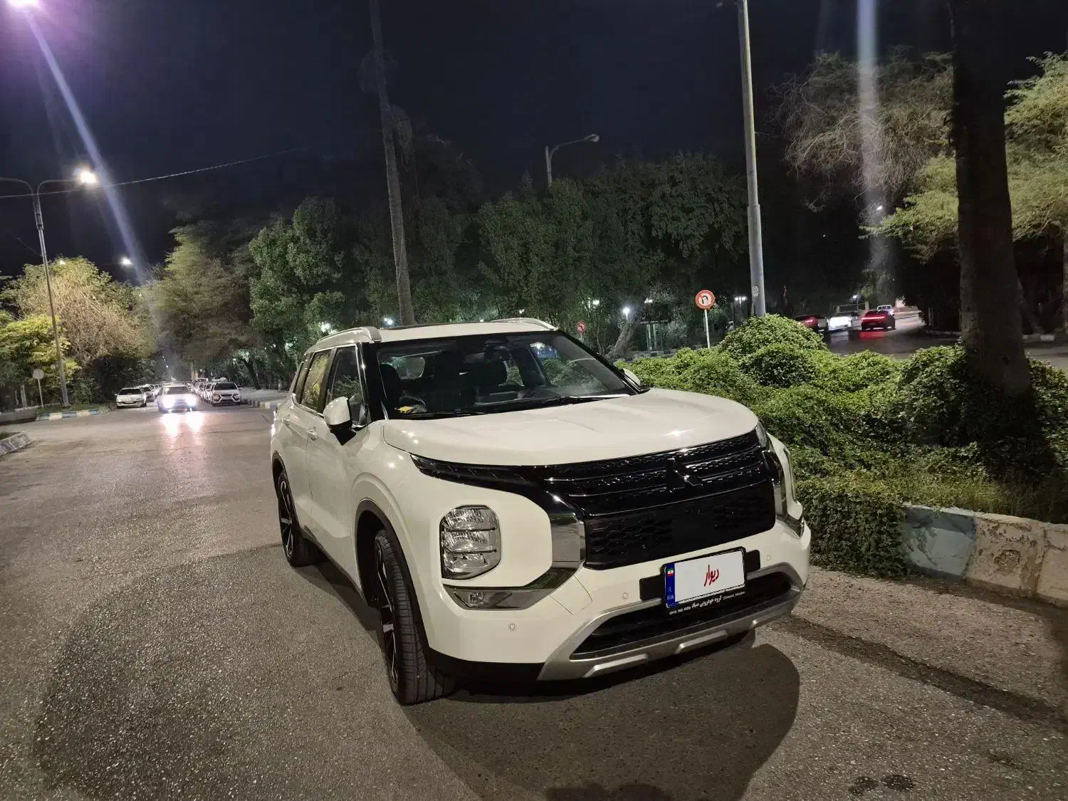 .  میتسوبیشی اوتلندر H لاین سفید دو دف ۷ نفره|خودرو سواری و وانت|اهواز, کمپلو شمالی|دیوار