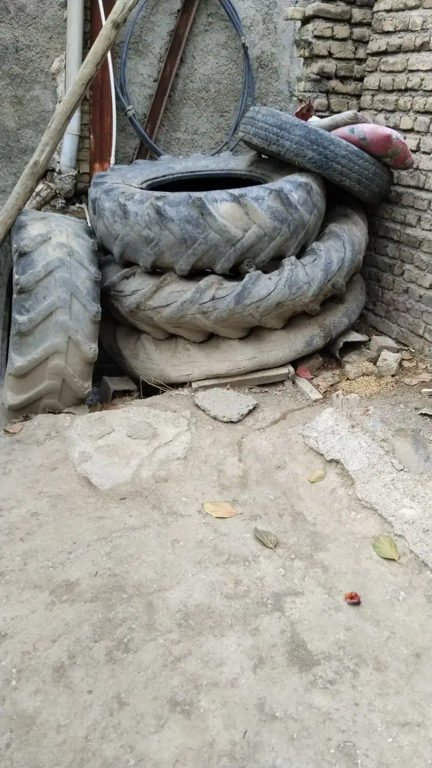 لوازم تراکتور و قطعات جانبی|قطعات یدکی و لوازم جانبی|رودهن, |دیوار