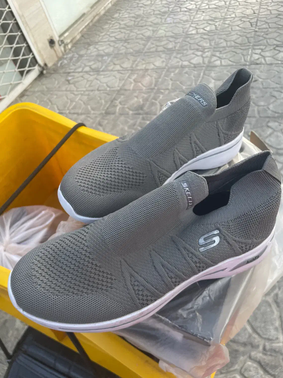 کفش|کیف، کفش، کمربند|مشهد, عامل|دیوار