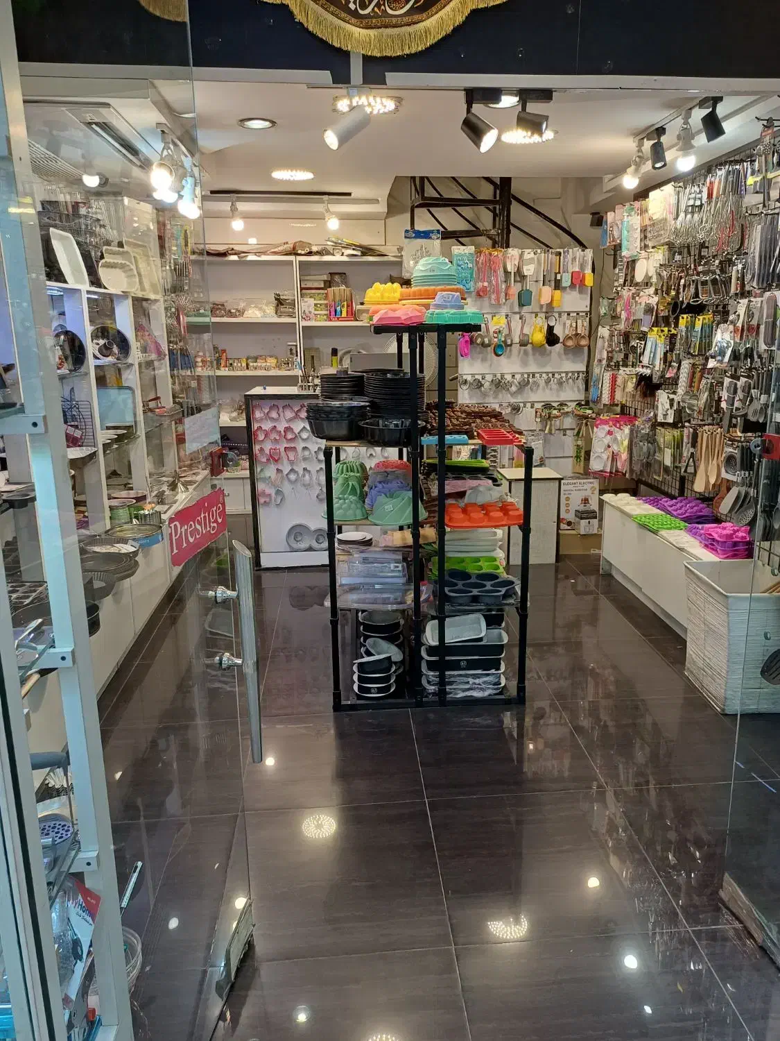 فروشنده آقا|استخدام بازاریابی و فروش|تهران, میرداماد|دیوار