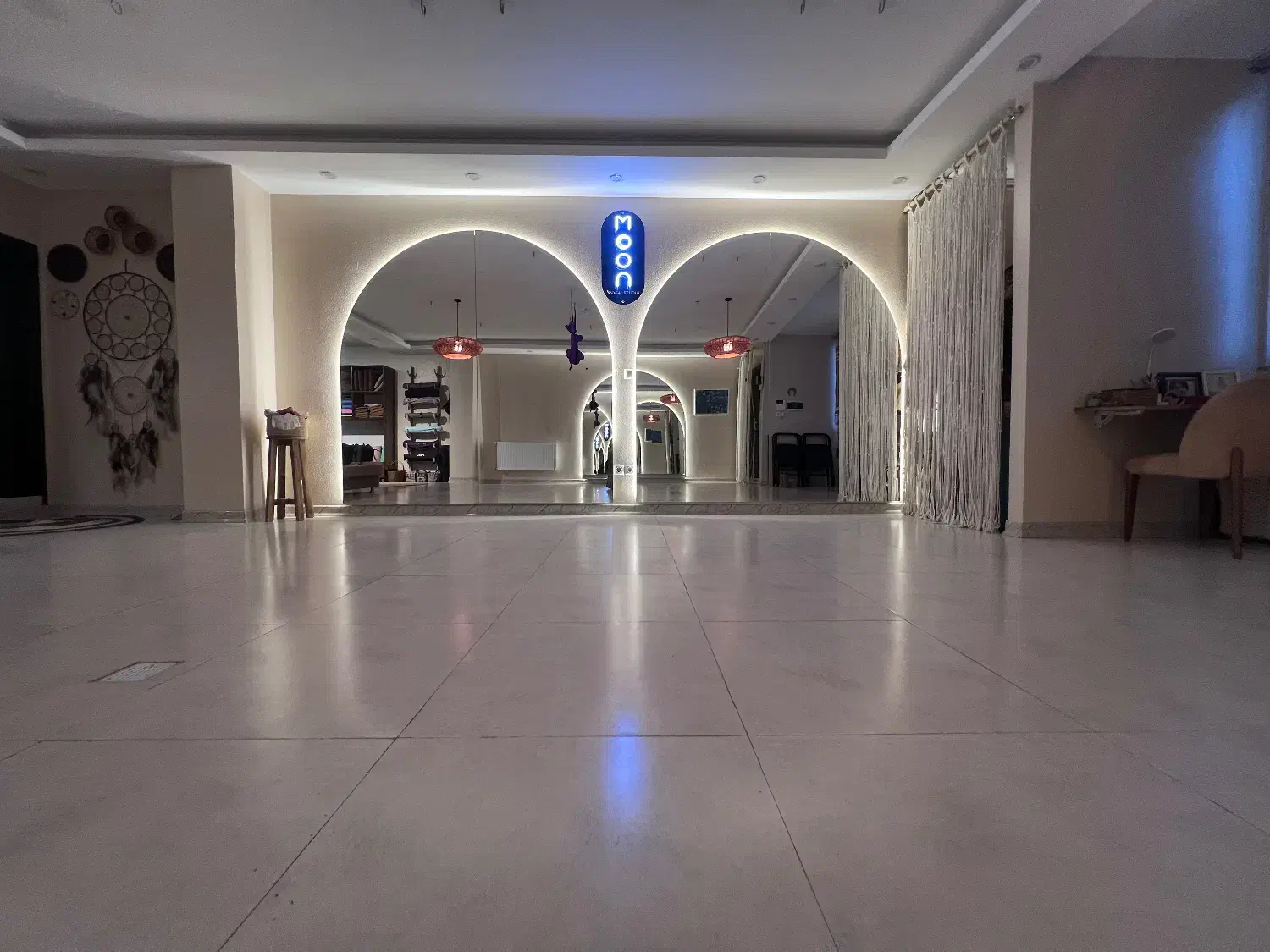 آیینه|آرایشگاه و سالن‌های زیبایی|شاهین‌شهر, خانه کارگر|دیوار