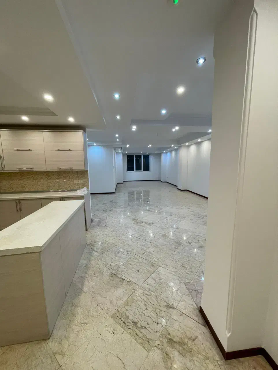 ۱۷۵ متر/ پاسداران/ سه خوابه/ شرایط عالی در منطقه