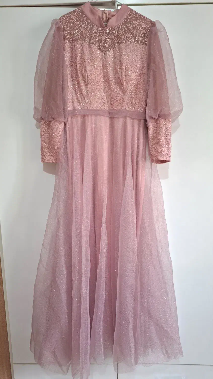 لباس مجلسی|لباس|رشت, فلسطین|دیوار