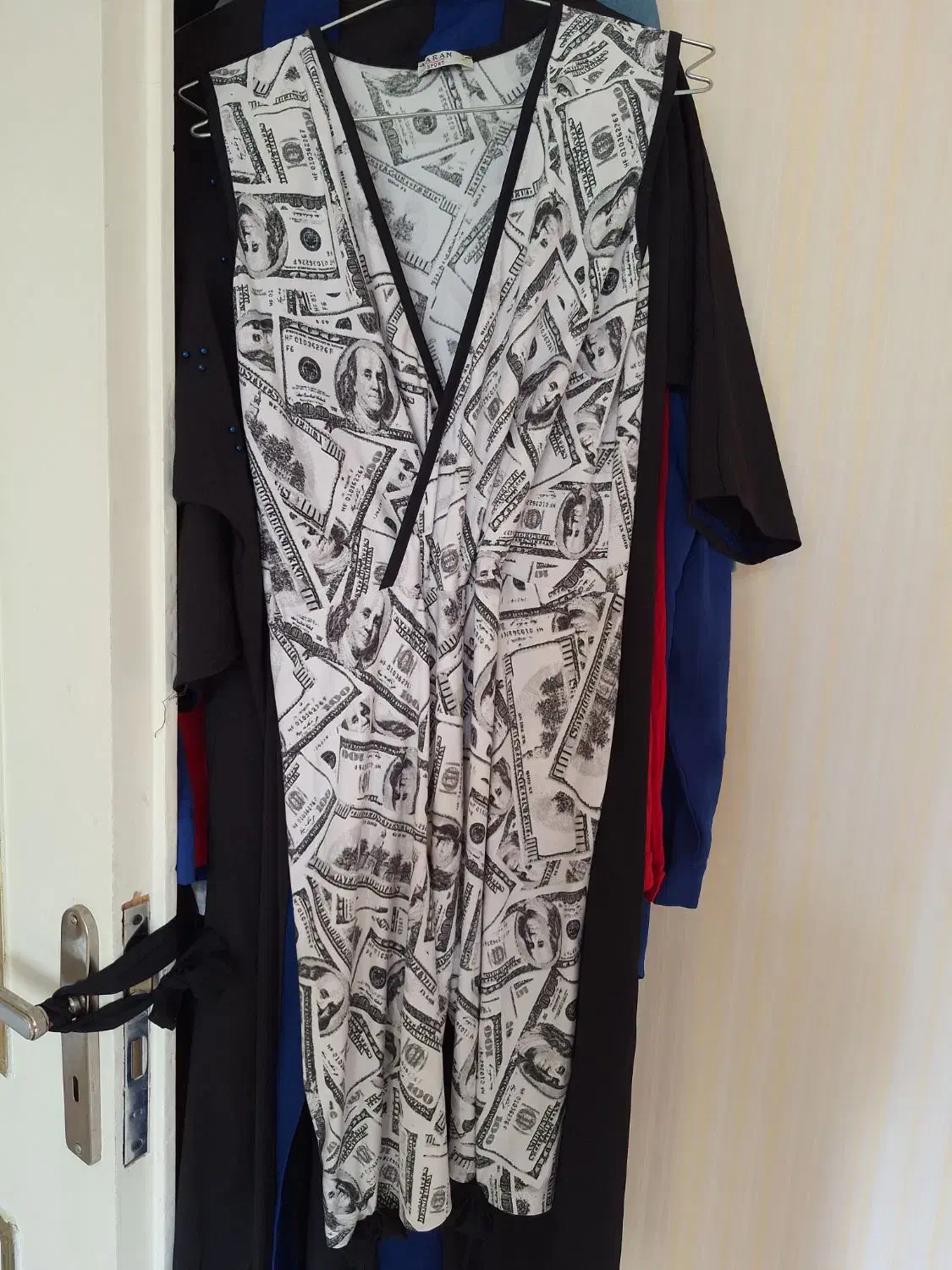 لباس زنانه|لباس|مشکین‌دشت, |دیوار