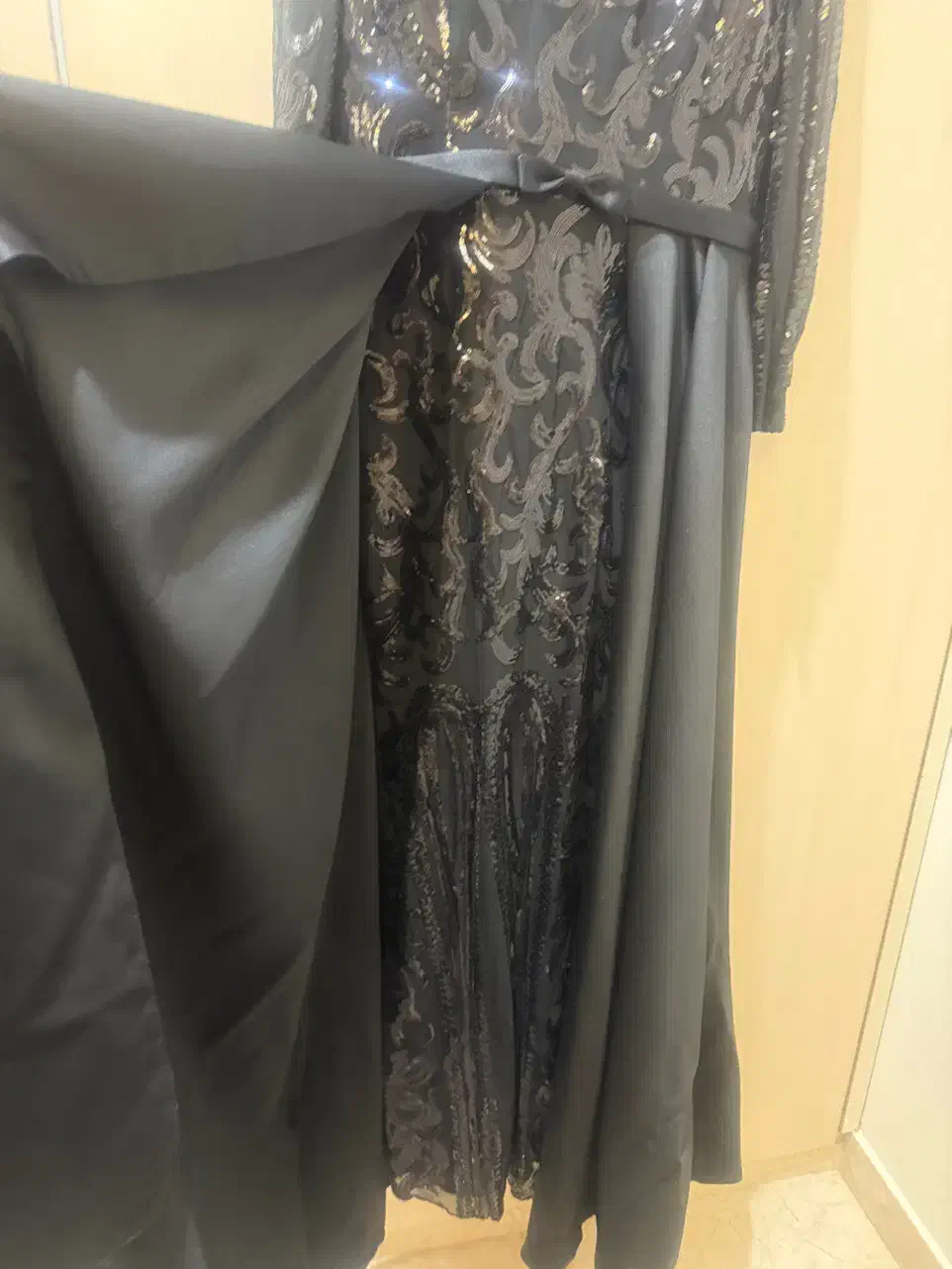 پیراهن دو دامن|لباس|تهران, باغ فیض|دیوار