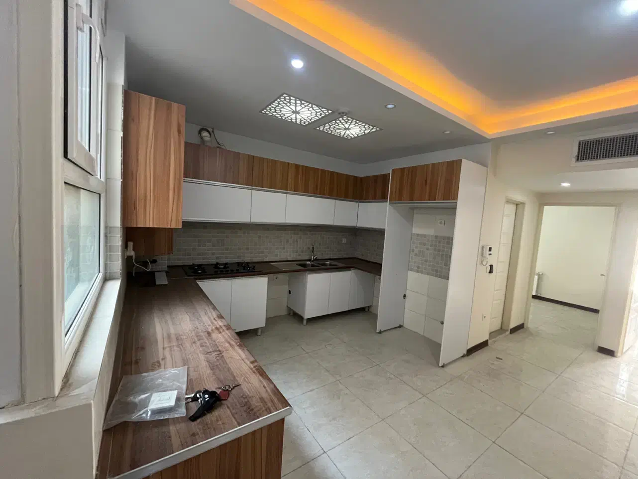 ۶۷ متر / دو خوابه/ نوساز کلید نخورده/ بلوار اصلی