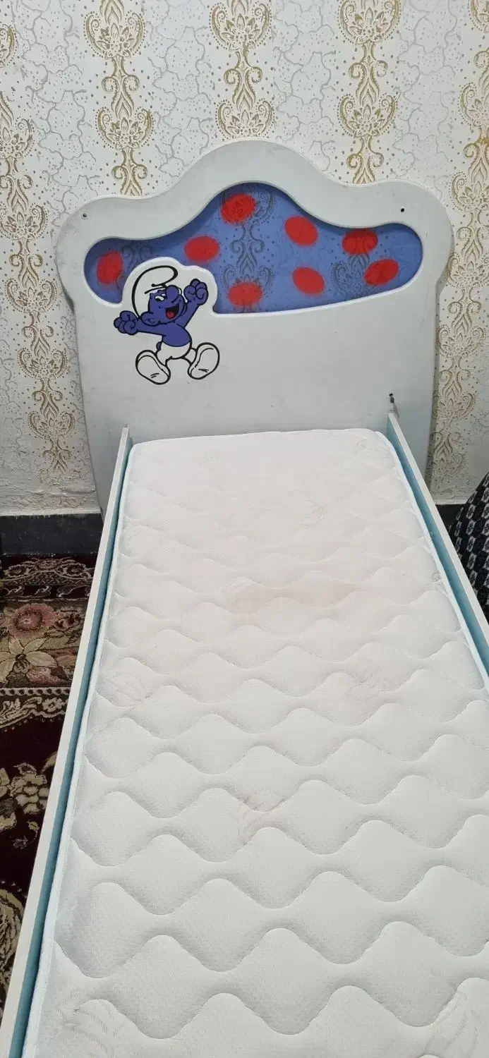 یک تخت خواب کودک و نوجوان همراه با تشک طبی|تخت و سرویس خواب|کارون, |دیوار