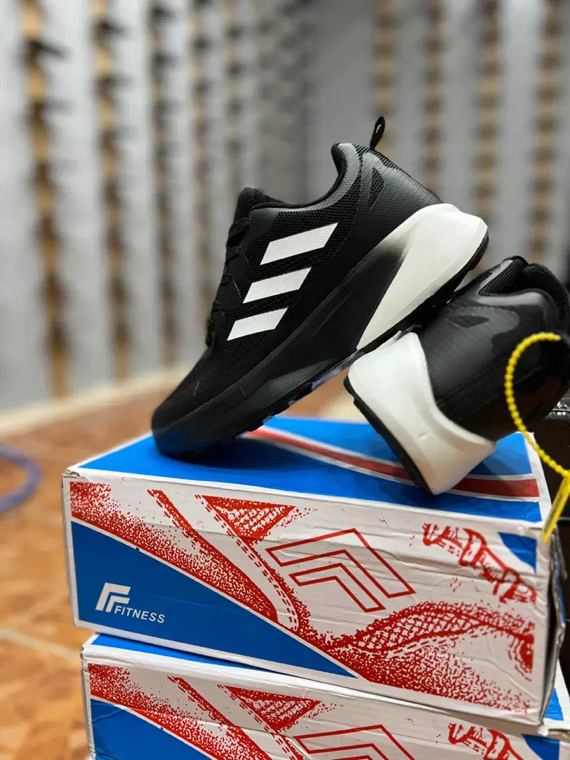 کفش آدیداس خارجی|کیف، کفش، کمربند|شیراز, شهرک سراج‎|دیوار