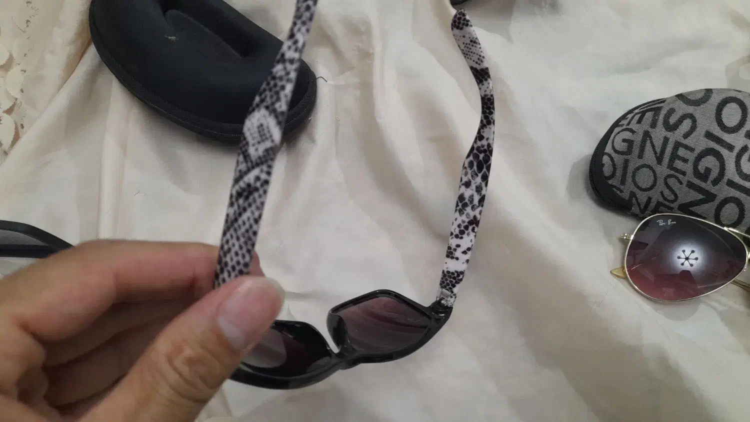 تعدادی عینک|زیورآلات و اکسسوری|قرچک, پارس سرام|دیوار