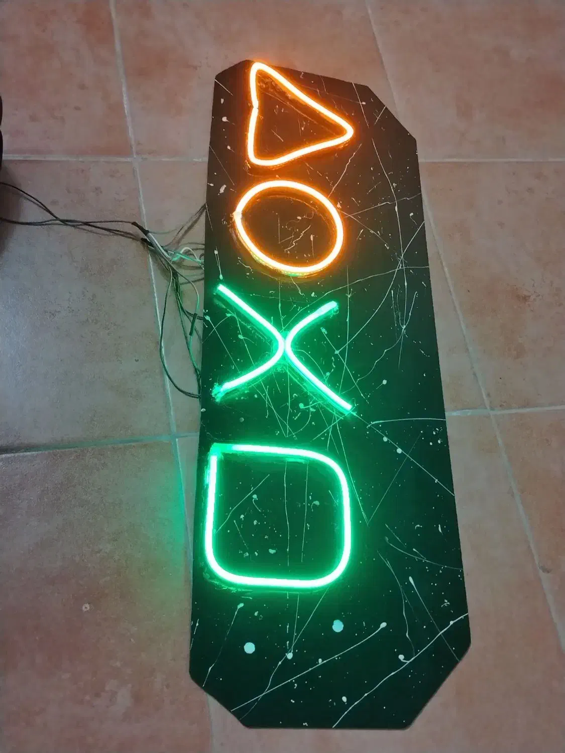 تابلوی نعون|ریسه و چراغ تزئینی|نجف‌آباد, منتظری شمالی|دیوار