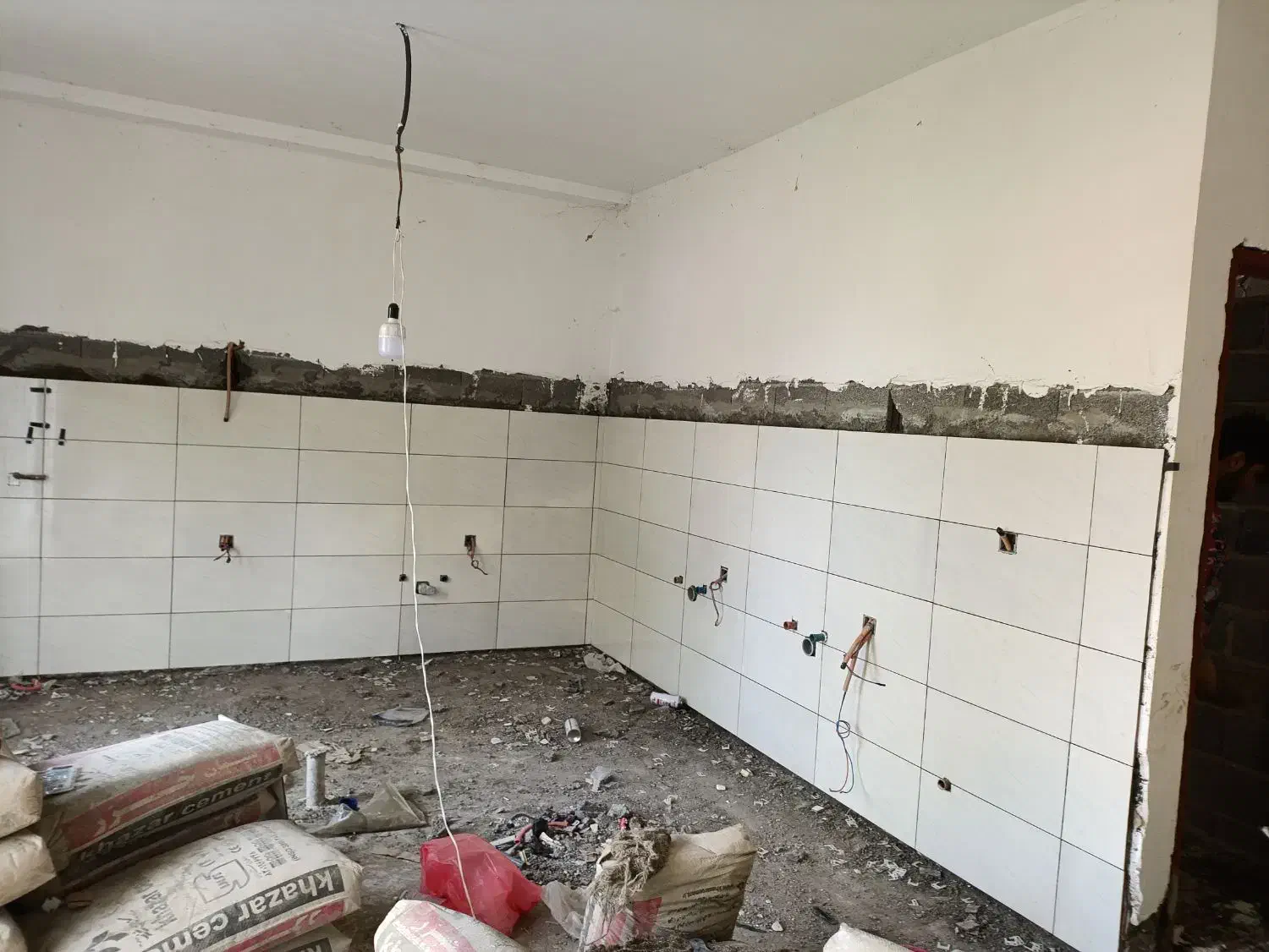 نیازمند همکار سنگ کاری و کاشی کار|استخدام معماری، عمران و ساختمانی|کوچصفهان, |دیوار
