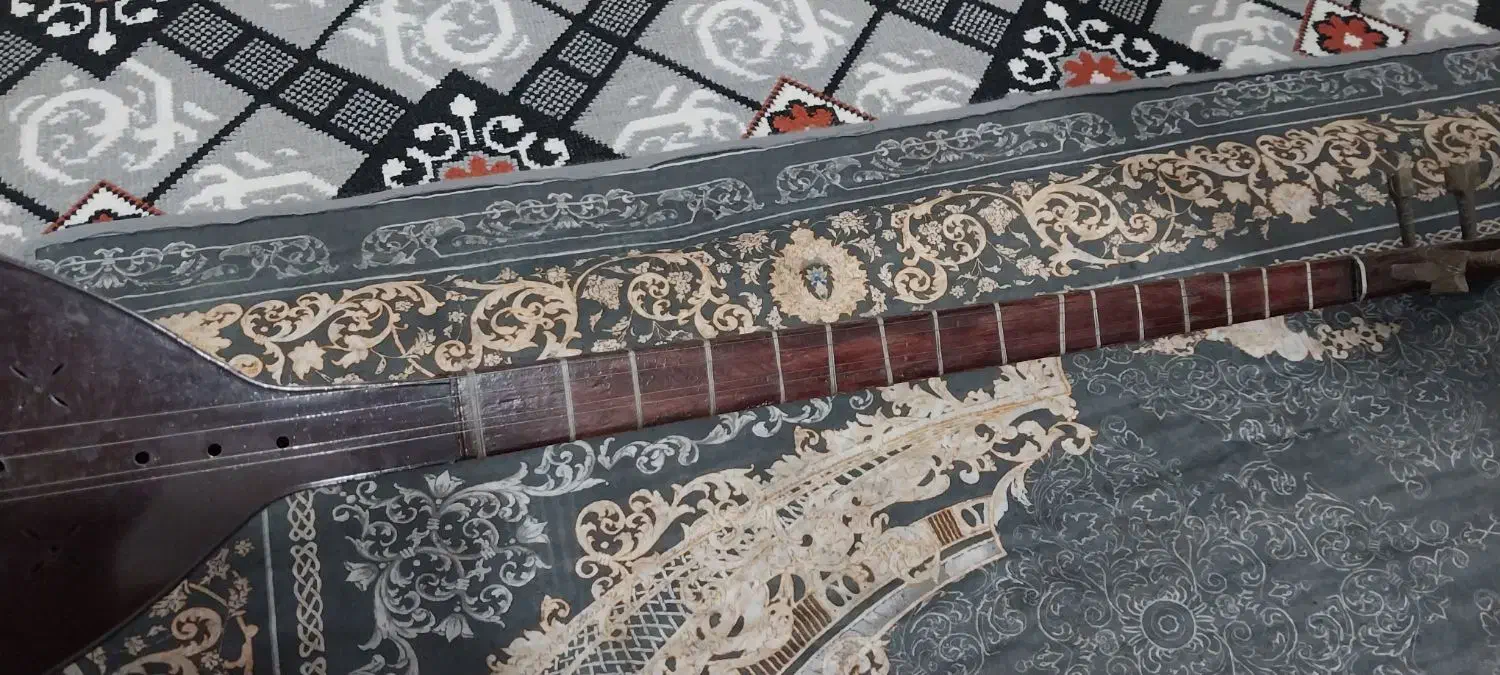 3 تار کاملا نو نو|سازهای سنتی|ایلام, |دیوار