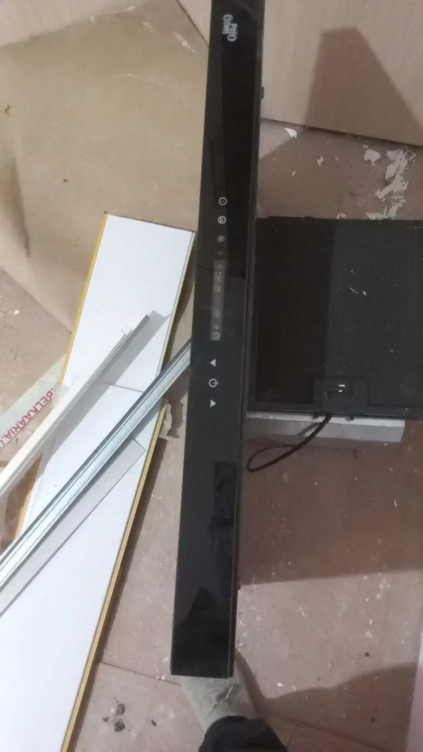 کولر گازی ،آبگرمکن بوتان و یک دستگاه هود|کولر گازی و فن‌کوئل|ایلام, |دیوار