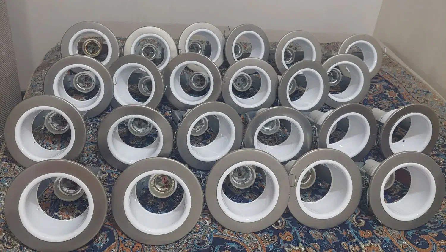 هالوژن مارک تکساز قیمت توافقی|لامپ و چراغ|شیراز, ارم|دیوار