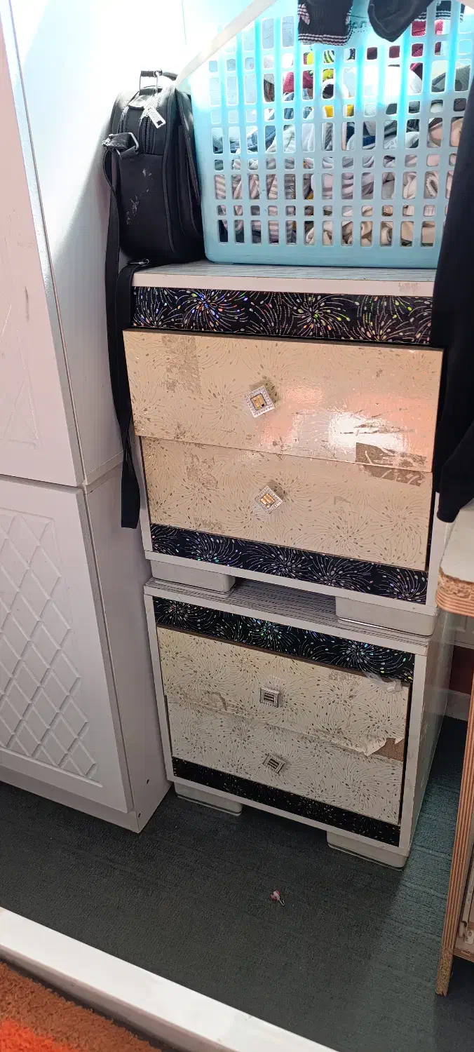 تخت خواب به همراه میز آرایش|تخت و سرویس خواب|قم, پردیسان|دیوار