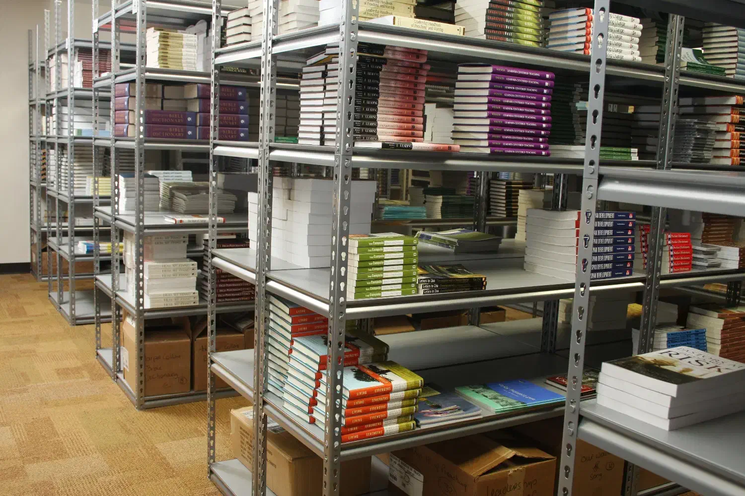 آقا جهت انبار کتاب (انتشارات)|استخدام اداری و مدیریت|تهران, فلسطین (میدان انقلاب)|دیوار