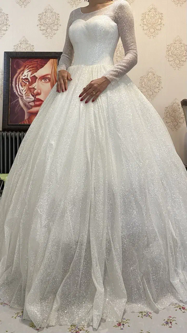 لباس مجلسی|لباس|لاهیجان, انقلاب|دیوار