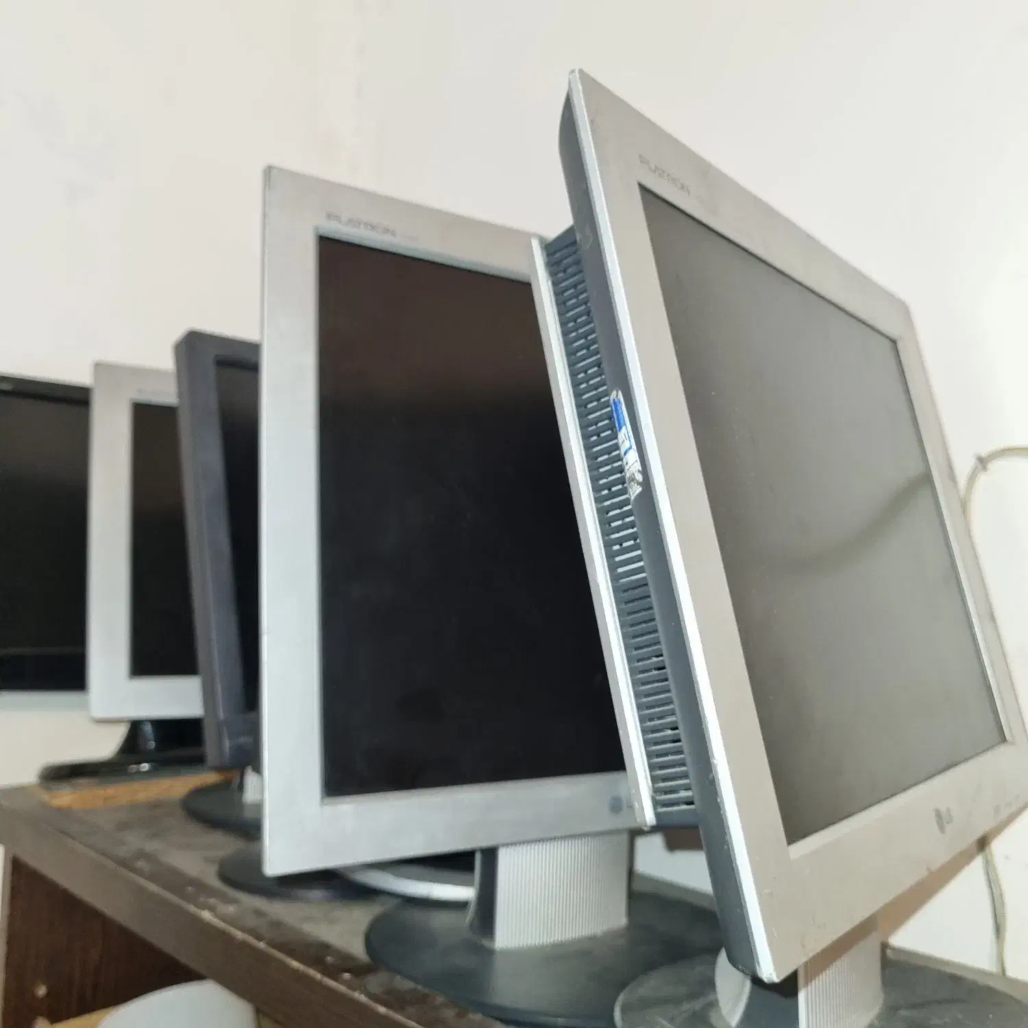 مانیتور مناسب دوربین مداربسته ۱۷ اینچ ۱۵ اینچ|قطعات و لوازم جانبی رایانه|اراک, |دیوار