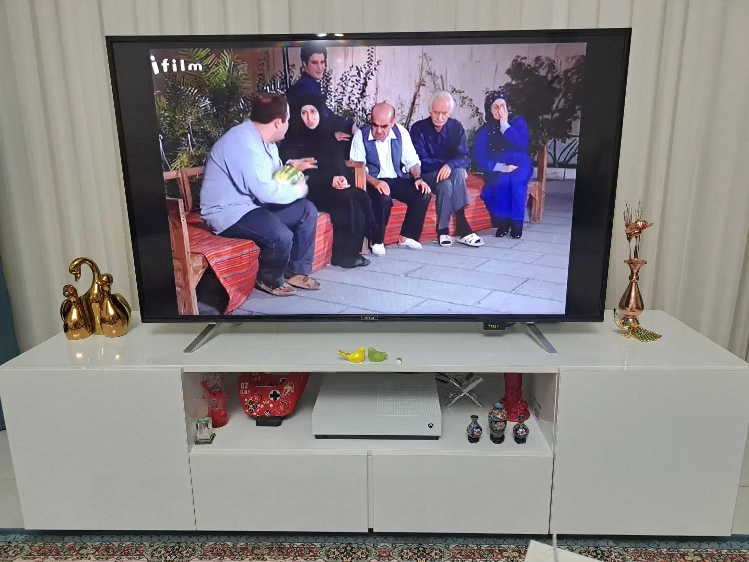 تلویزیون ۴۹ اینچ همراه با میز|تلویزیون و پروژکتور|بوئین زهرا, |دیوار