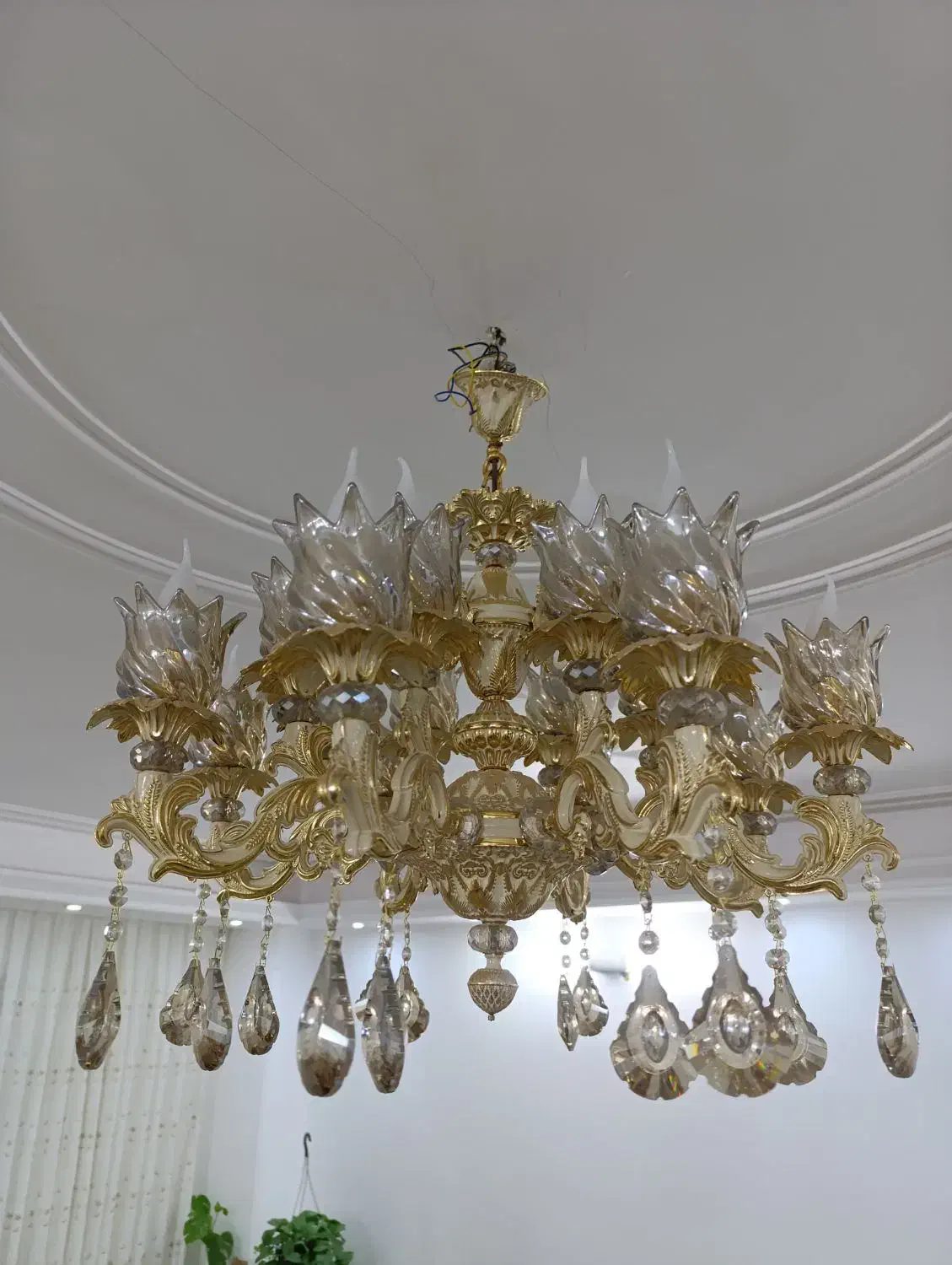 لوستر نو و سالم فقط بخاطر مشکل مالی میفروشم|لوستر و چراغ آویز|قم, زنبیل آباد|دیوار