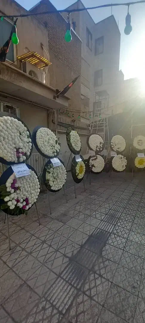 اجاره ،کرایه ی تاج گل مصنوعی خیریه ای تعدادتخفیف|خدمات پذیرایی، مراسم|تهران, دبستان|دیوار