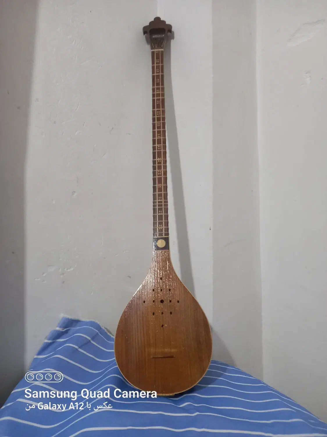 سه تار|سازهای سنتی|صومعه‌سرا, |دیوار