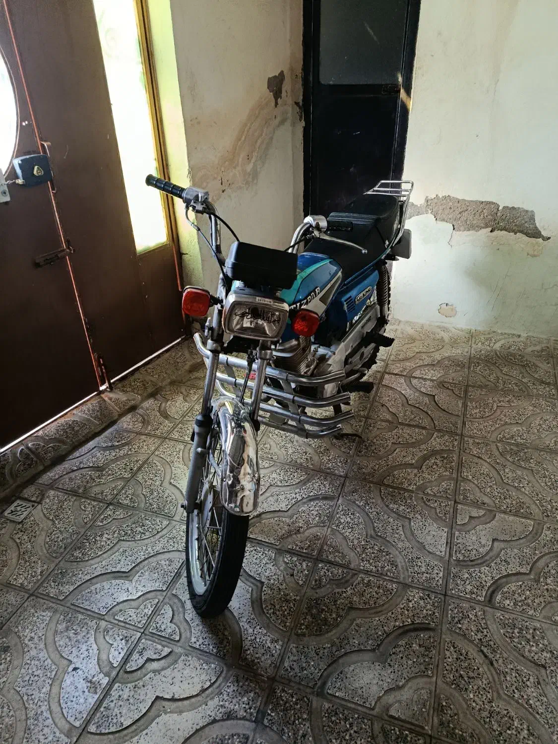 موتورسیکلت|موتورسیکلت|صائین قلعه, |دیوار