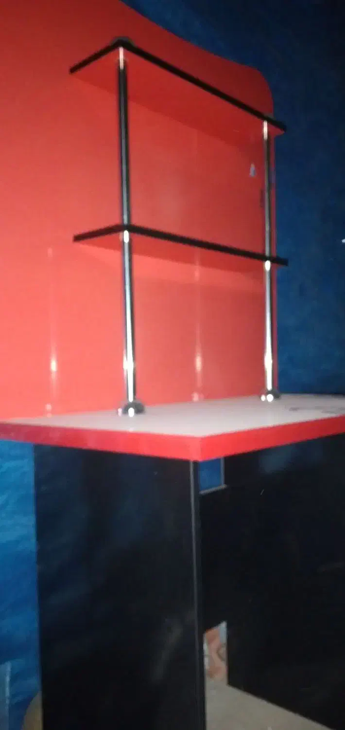 میز تحریر نو هست دو سه ماه استفاده شده|میز تحریر و کامپیوتر|خرم‌آباد, |دیوار