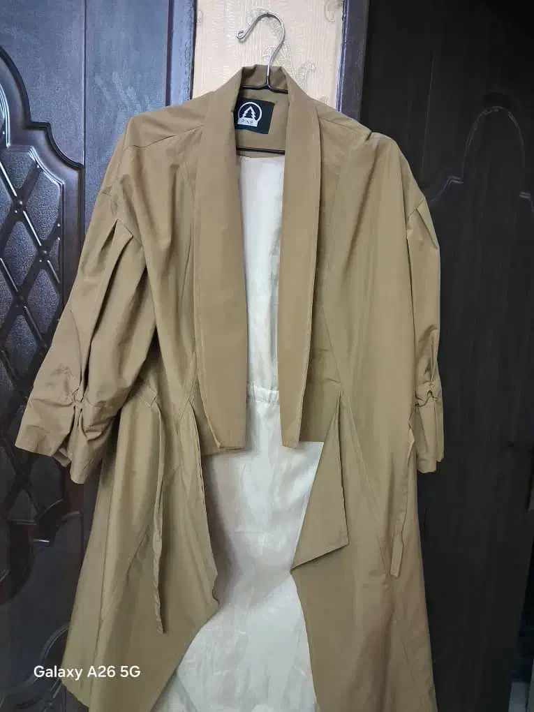 بارونی|لباس|رشت, فلسطین|دیوار