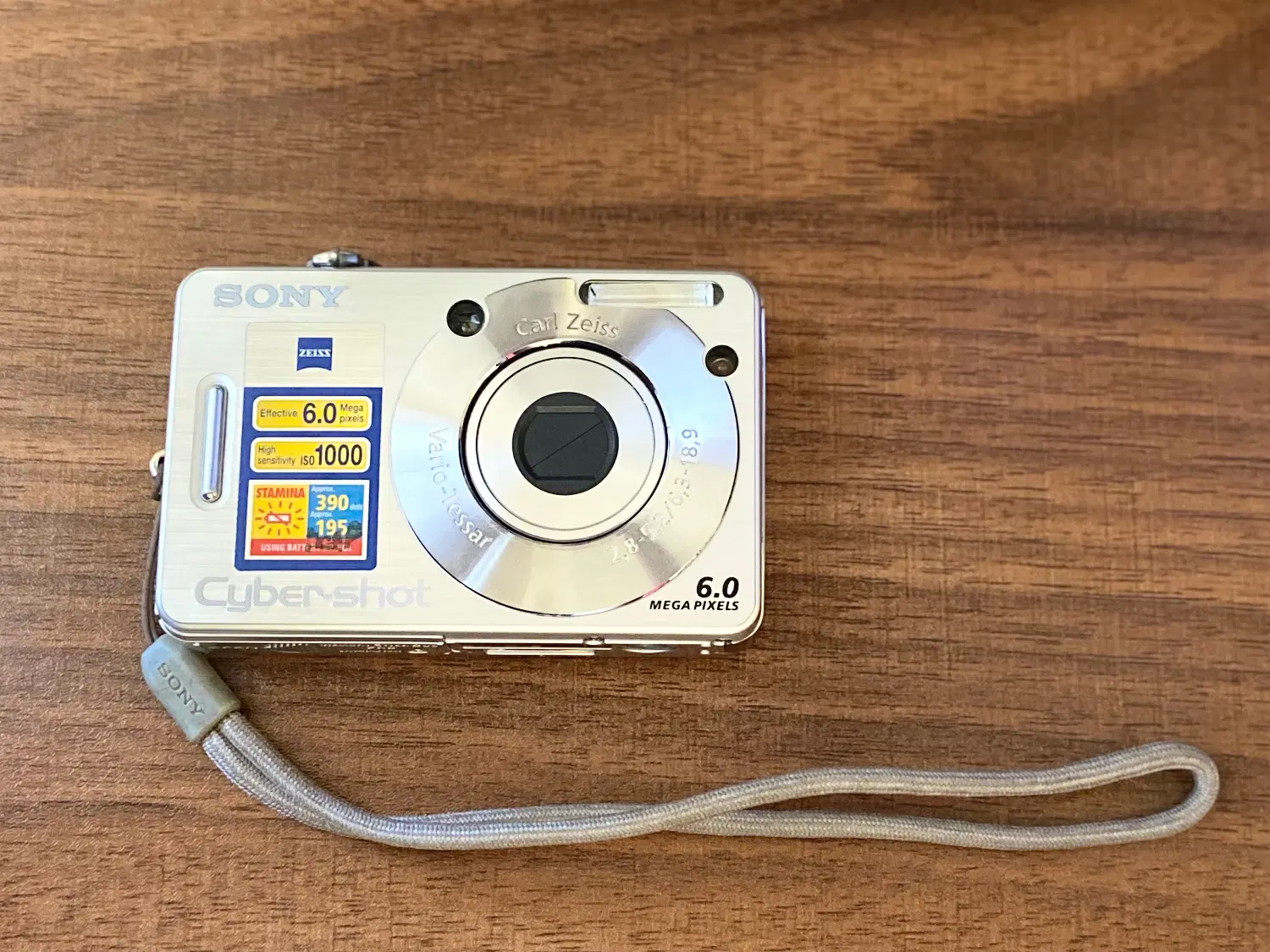 معاوضه یافروش دوربین سونی sony cyber-shot|دوربین عکاسی و فیلمبرداری|تهران, سید خندان (جلفا)|دیوار