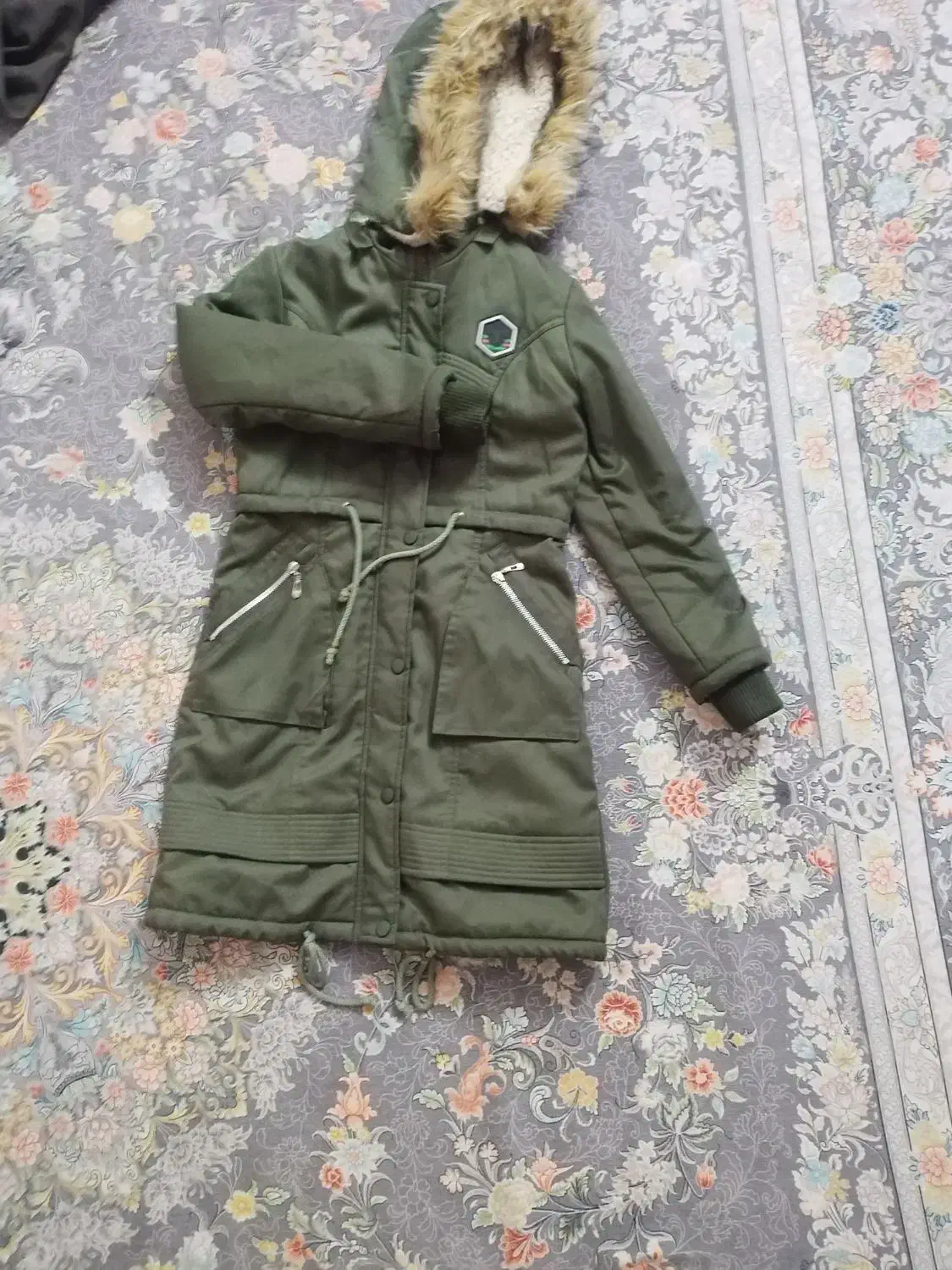 کاپشن|لباس|مشهد, شهید قربانی|دیوار