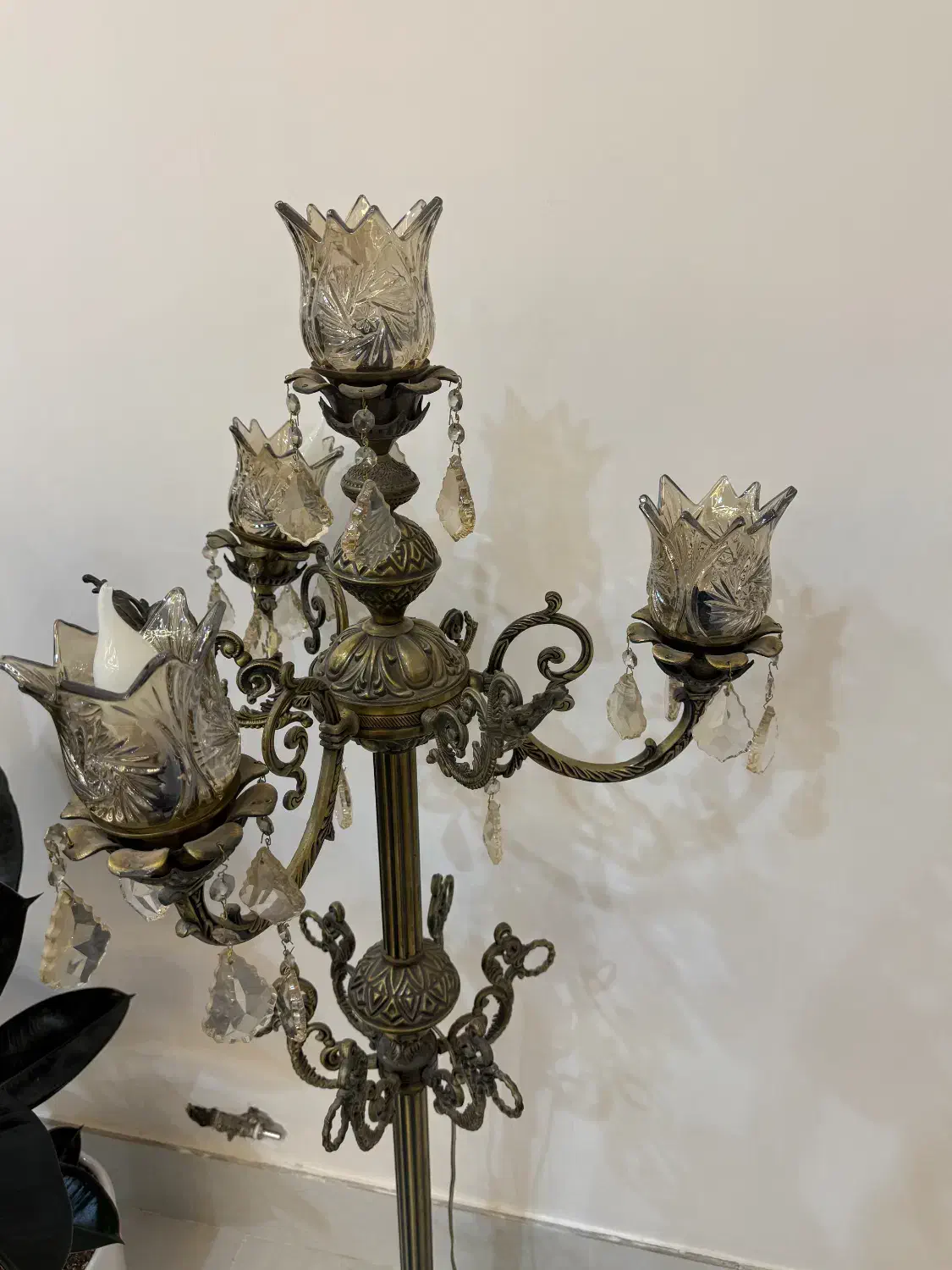 لوستر ایستاده|لوستر و چراغ آویز|تربت جام, علوی|دیوار