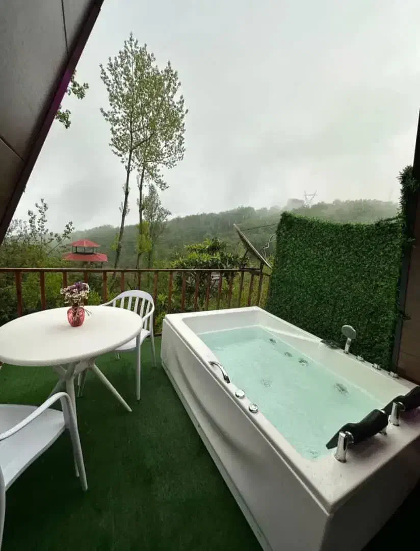 اجاره کلبه سویسی وان جکوزی جنگلی vip|اجارهٔ کوتاه‌مدت ویلا و باغ|نشتارود, |دیوار