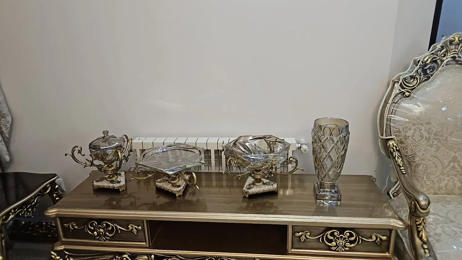 ظرف پایه برنزی با کریستال|ظروف سرو و پذیرایی|پردیس, فاز ۸|دیوار