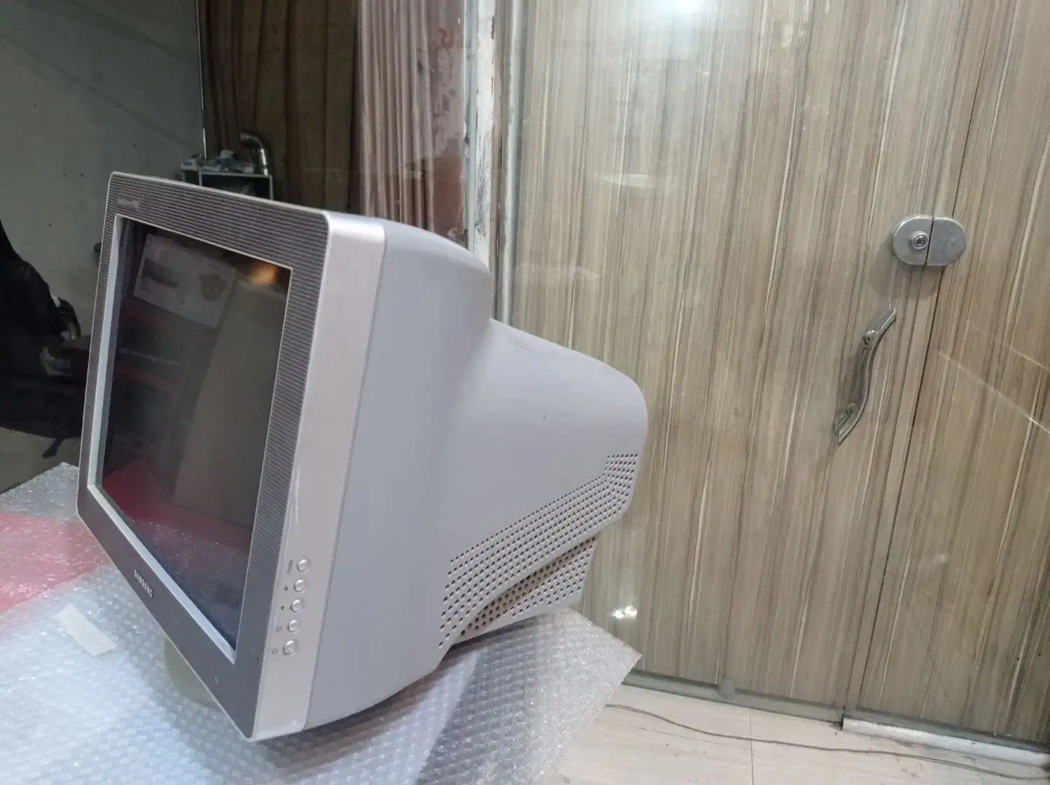 مانیتور crt|قطعات و لوازم جانبی رایانه|جلفا, |دیوار