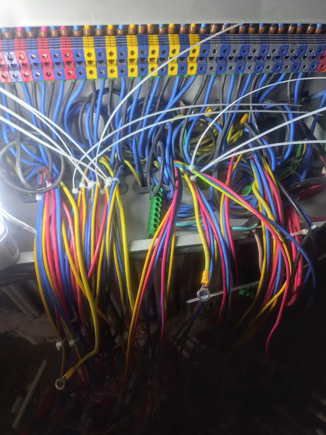 برقکار برقکاری ساختمان رفع اتصالی|خدمات پیشه و مهارت|زاهدان, |دیوار