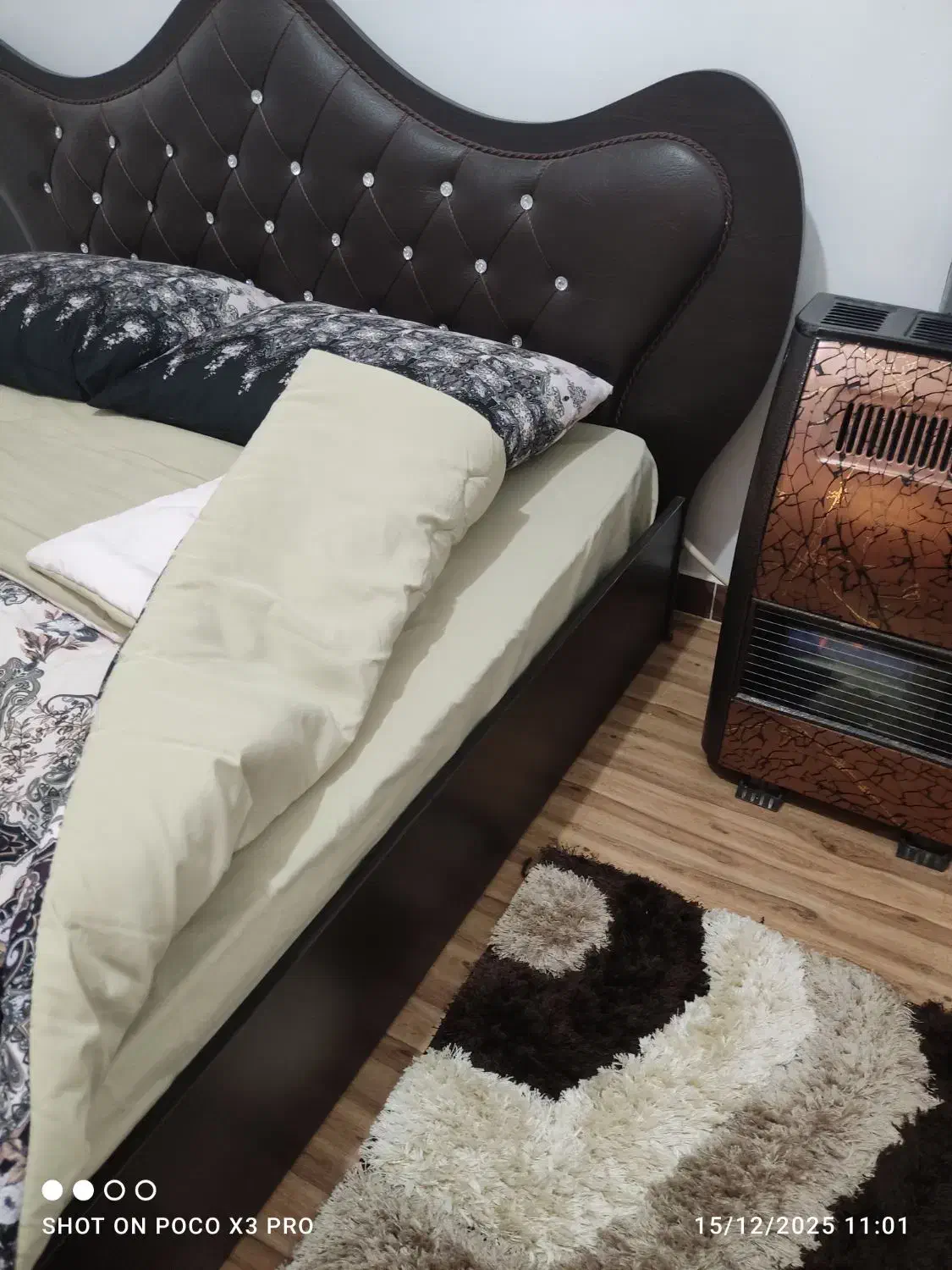 تخت .تشک دونفره سالم و تمیز زیاد استفاده نشده|تخت و سرویس خواب|سنگر, |دیوار