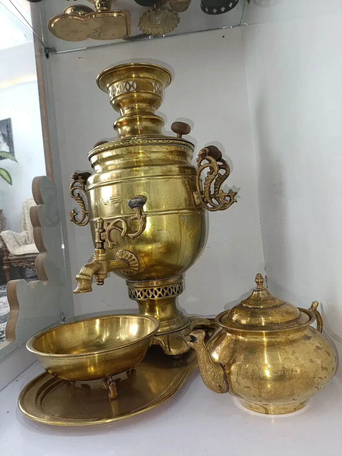 سماور برنجی قدیمی|کلکسیون اشیاء عتیقه|ورامین, ورامین|دیوار