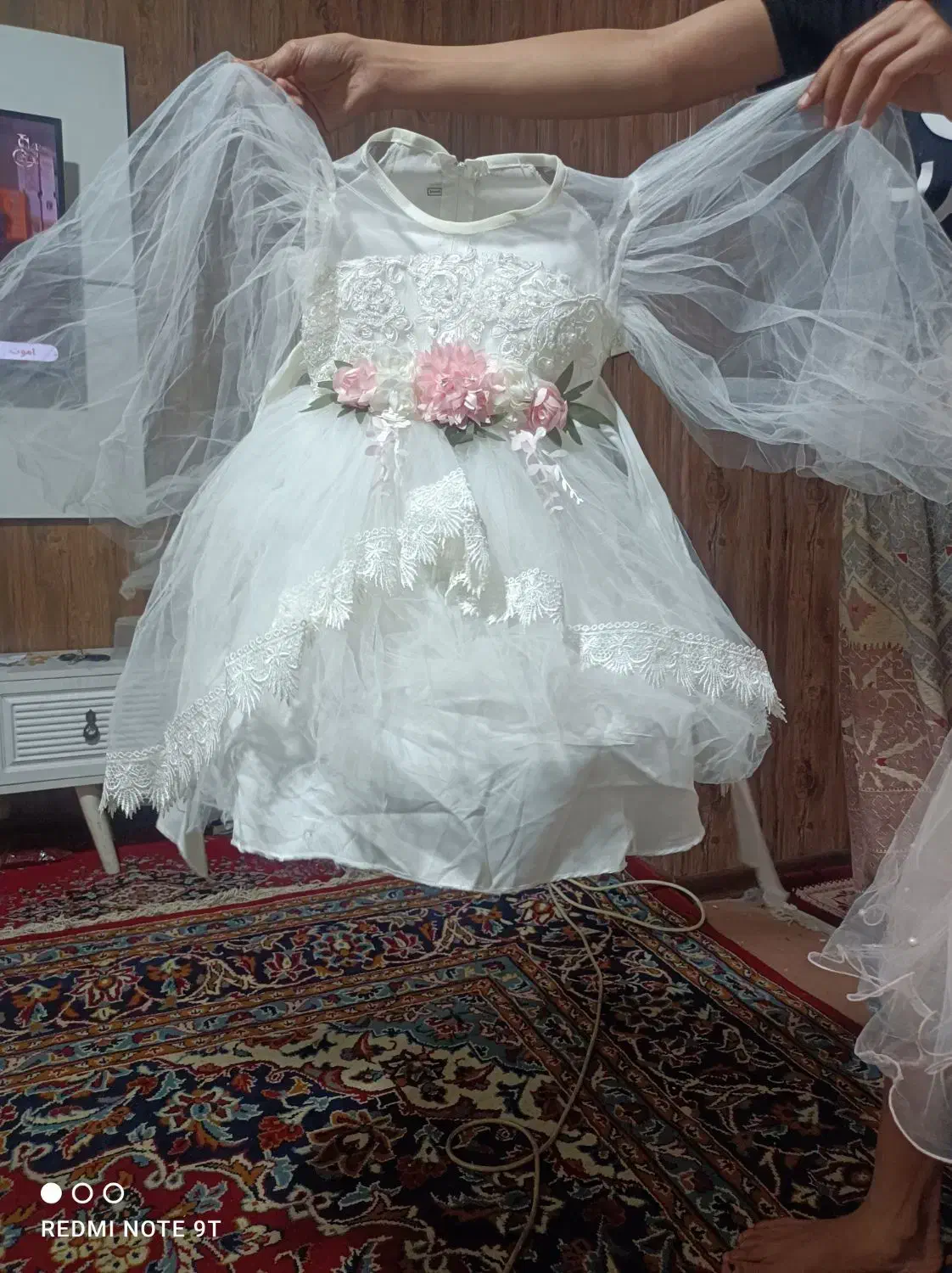 سلام دوعدد لباس عروس|کفش و لباس بچه|مشهد, خرمشهر|دیوار