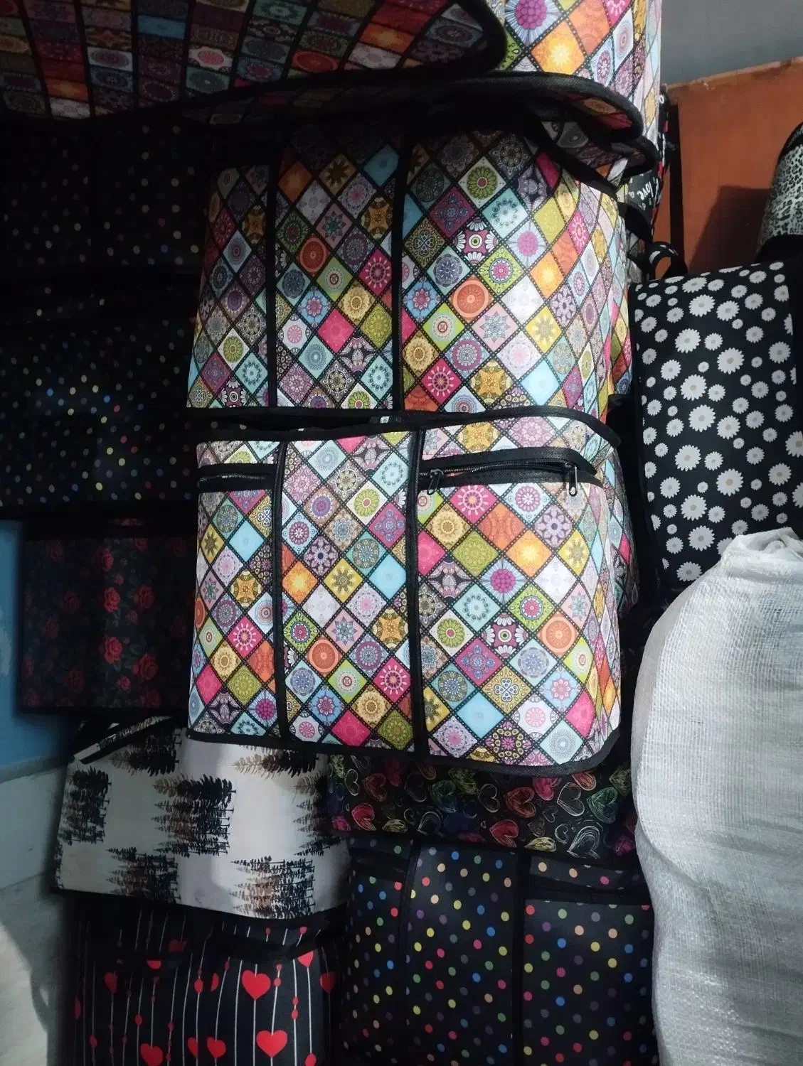 کیف های مسافرتی|کیف، کفش، کمربند|اهواز, منبع اب|دیوار