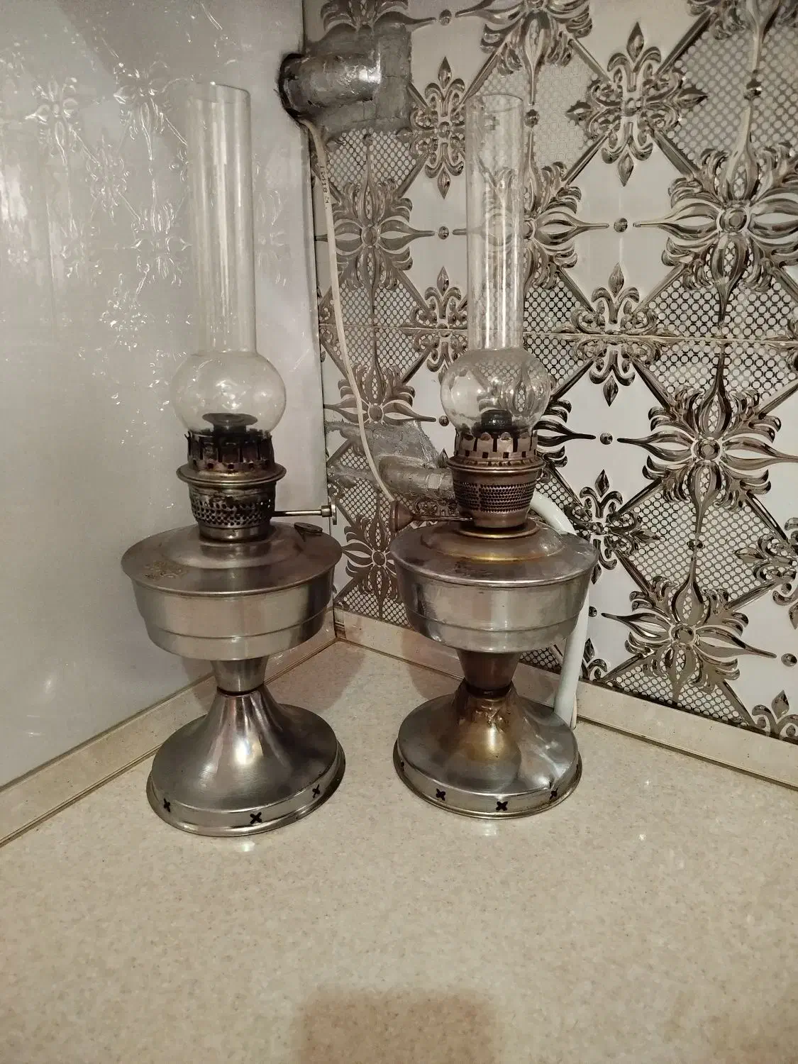 دو عدد چراغ گرد سوز برنجی قدیمی مناسب شب یلدا|کلکسیون اشیاء عتیقه|مشهد, کارمندان دوم|دیوار