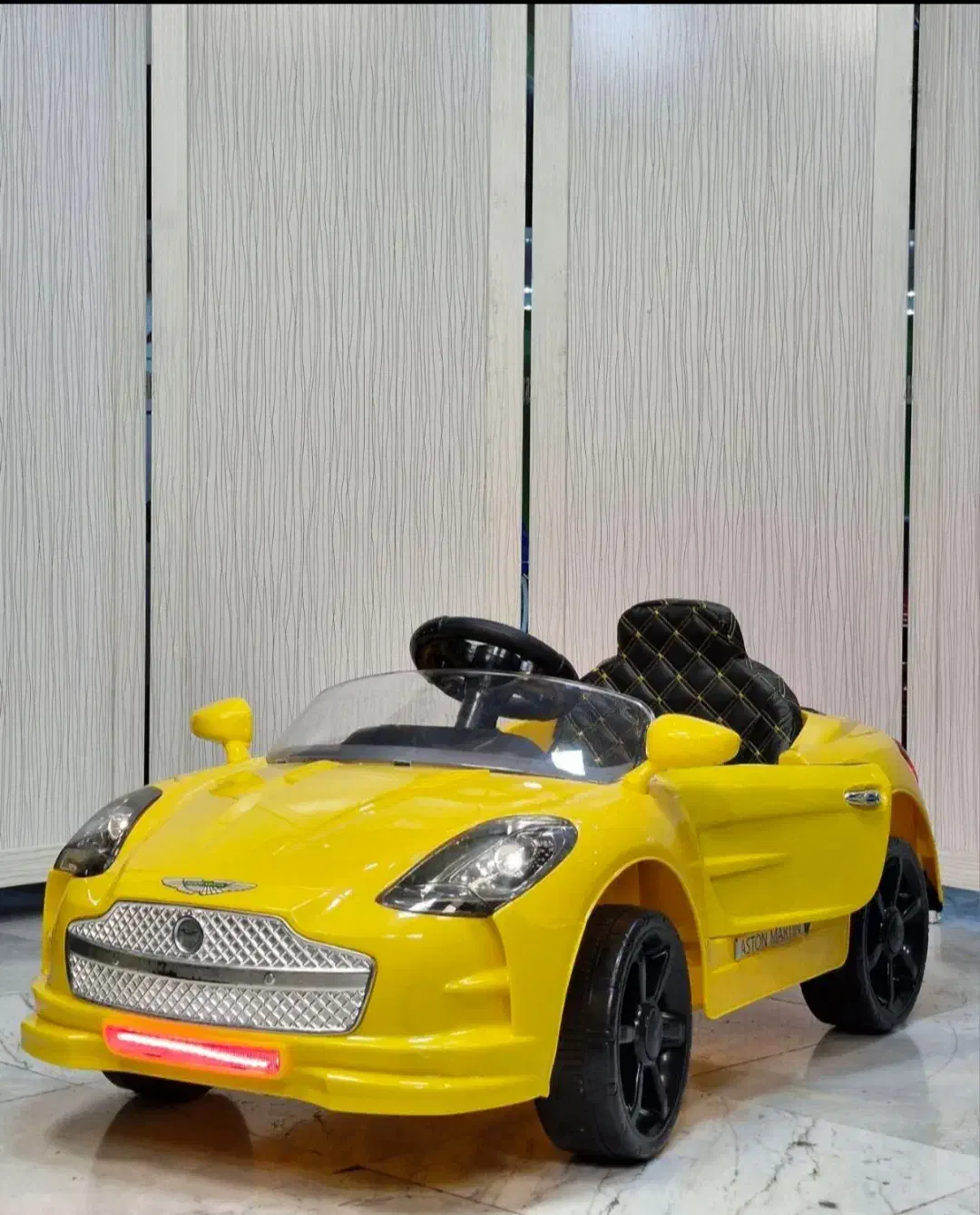 ماشین شارژی دو موتوره فول آبشن شیک وزیبا|اسباب‌‌بازی|ایلام, |دیوار