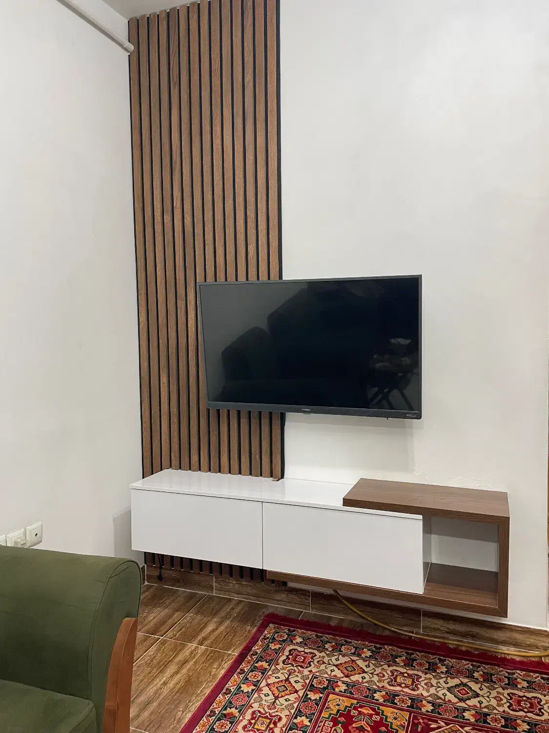 میز تی وی|میز تلویزیون|رشت, منظریه|دیوار