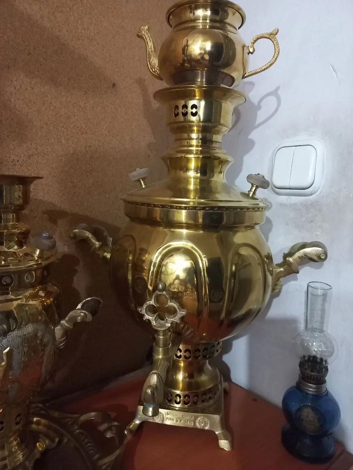 سماور برنجی بزرگ سنگین وزن|صنایع دستی و سایر لوازم تزئینی|مراغه, |دیوار