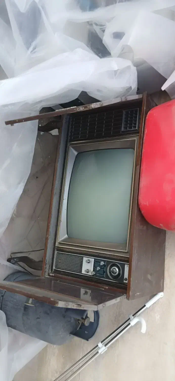 تلویزیون قدیمی دکوری|تلویزیون و پروژکتور|قوچان, |دیوار