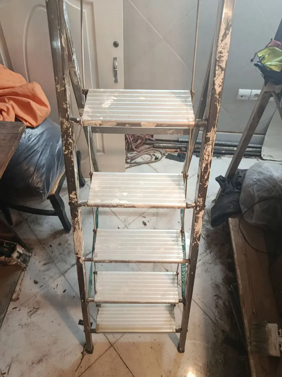 نبردبان تمام آلمینیوم ۶ پله بسیار محکم|ابزارآلات|تهران, باغ خزانه|دیوار