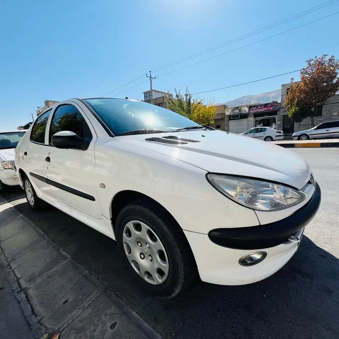 پژو ۲۰۶ وی ۸ مدل ۹۶  فابریک خانگی کم کار|خودرو سواری و وانت|شیراز, رکن‌آباد|دیوار